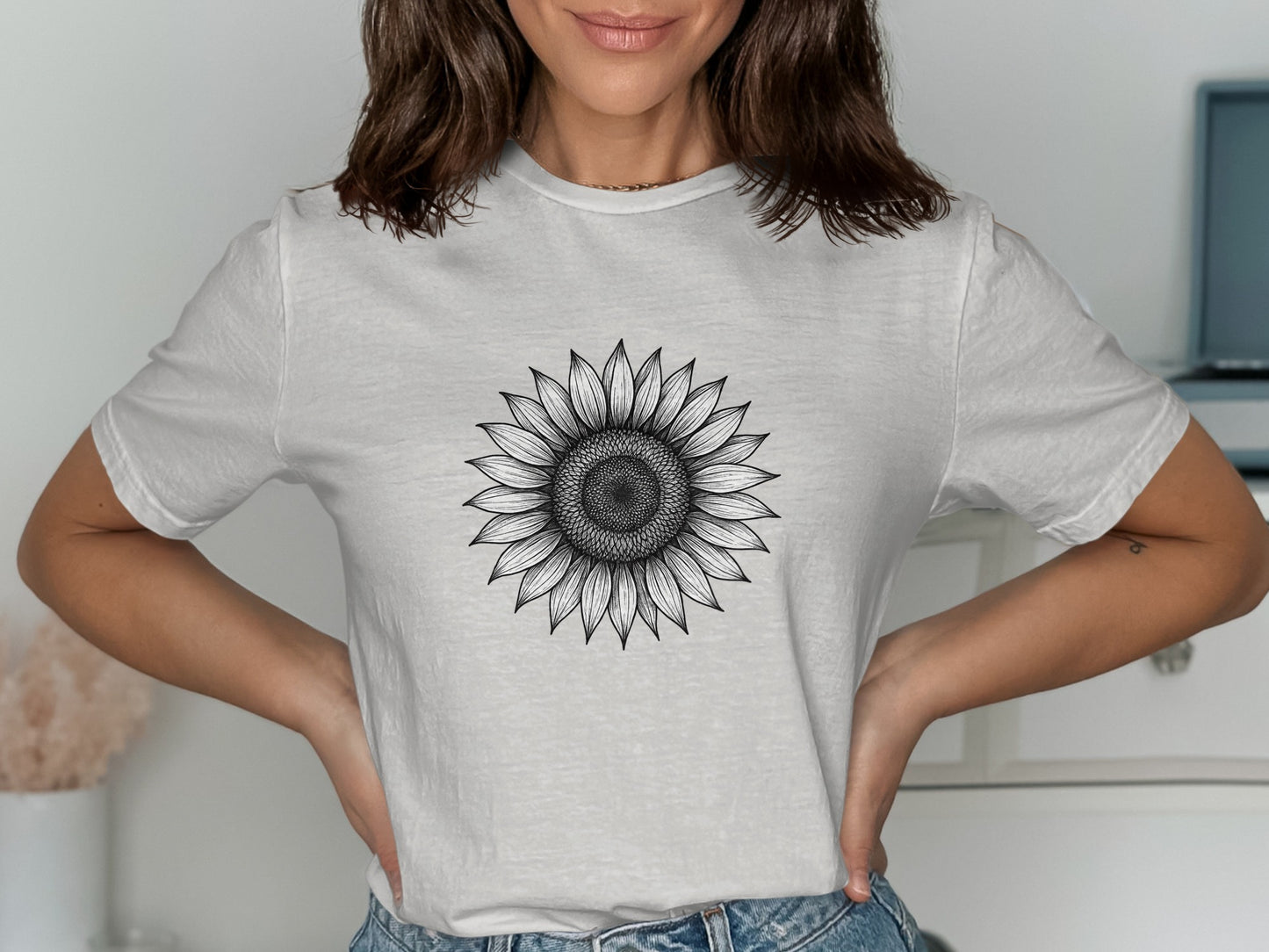 Sunflower Graphic Artwork on Casual Tee Shirt product