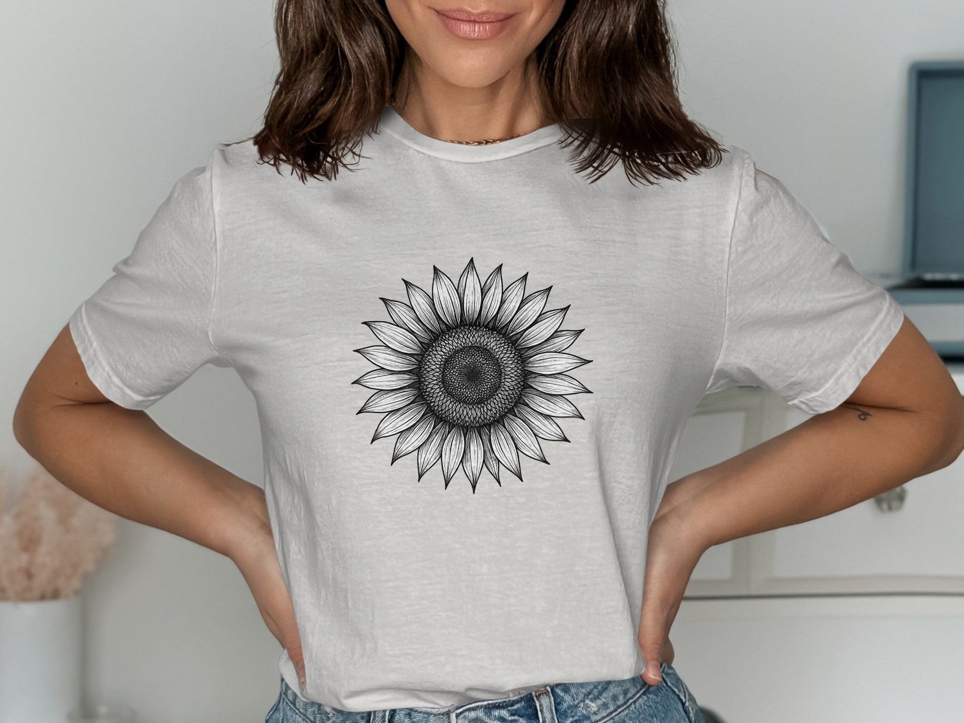 Sunflower Graphic Artwork on Casual Tee Shirt product