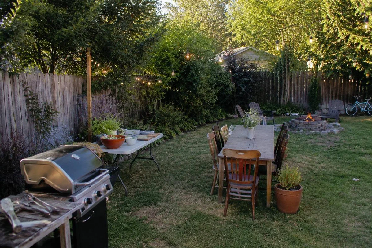 7 Backyard BBQ Zones That Make Hosting a Crowd Easy