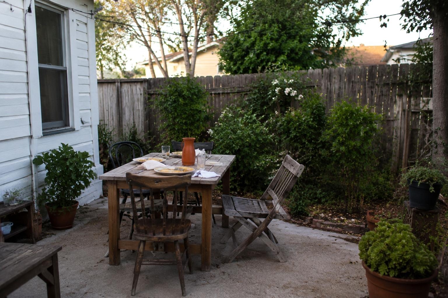 Backyard Dinner Party Checklist for Easy Hosting
